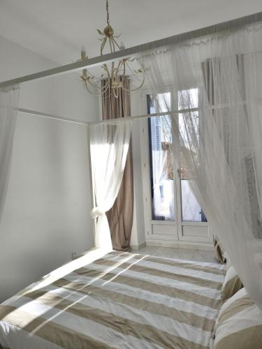 Omnia Charming 2 bed and AirCon in historic Frejus