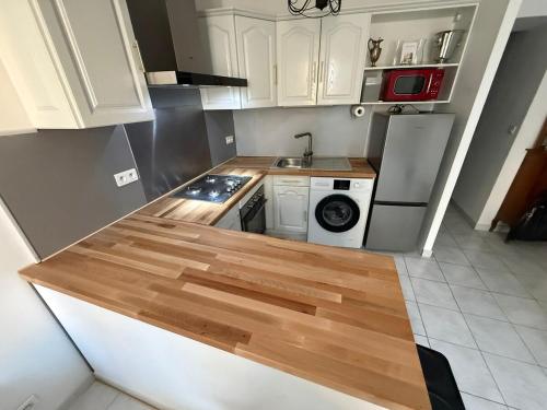 Omnia Charming 2 bed and AirCon in historic Frejus