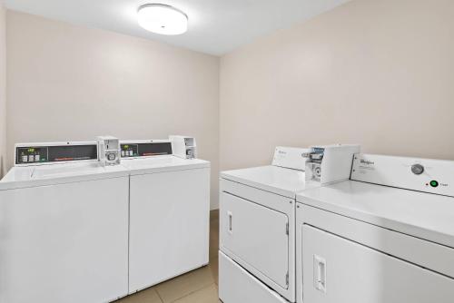 a laundry room with two washers and a dryer at MainStay Suites El Centro I-8 in El Centro