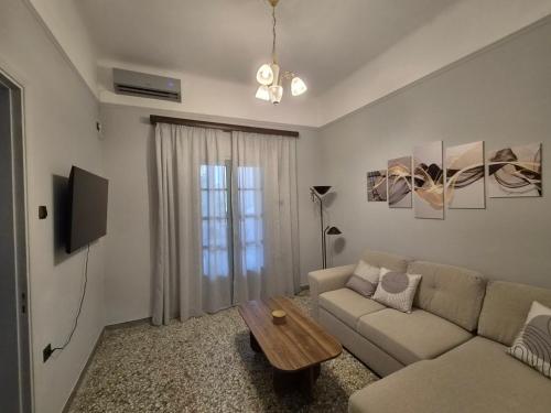 Detached house with garden 12 minutes from the Stavros Niarchos Foundation
