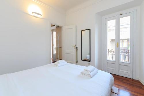Xenia Milano - 2 room apt in Via Perugino 16