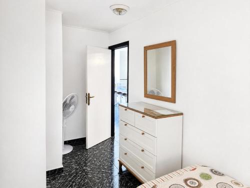 Arona 2-Bed Apt Sleeps 5 with Pool & Parking