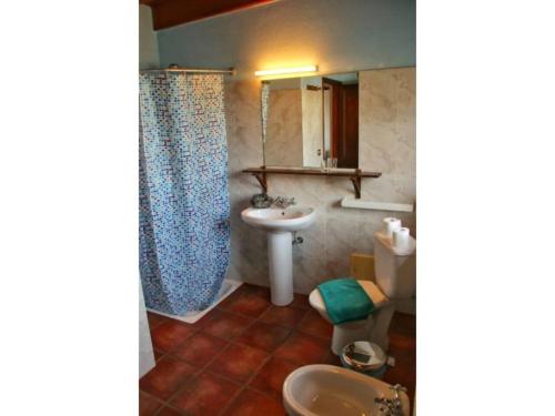a bathroom with a sink and a shower at Casa Rural los Ajaches in Yaiza