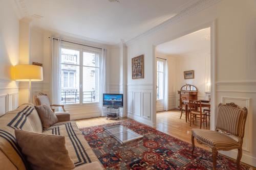 Charming 1BD with Elevator, walk to Arc de Triomphe