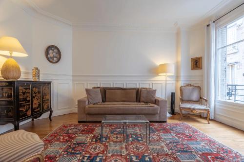 Charming 1BD with Elevator, walk to Arc de Triomphe
