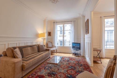 Charming 1BD with Elevator, walk to Arc de Triomphe