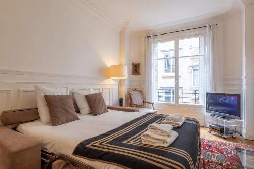 Charming 1BD with Elevator, walk to Arc de Triomphe