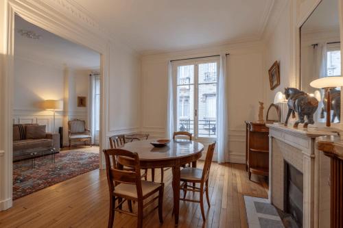 Charming 1BD with Elevator, walk to Arc de Triomphe