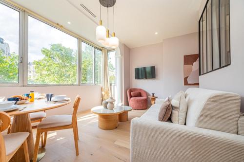 Stylish 1-Bedroom Apartment with Air Conditioning in Paris 17th