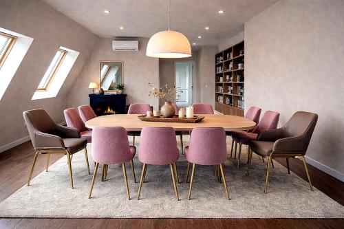 PLAZA GEORGE V - CHAMPS-ELYSEES - 190m2 - 4 Bedrooms - Air Conditioning