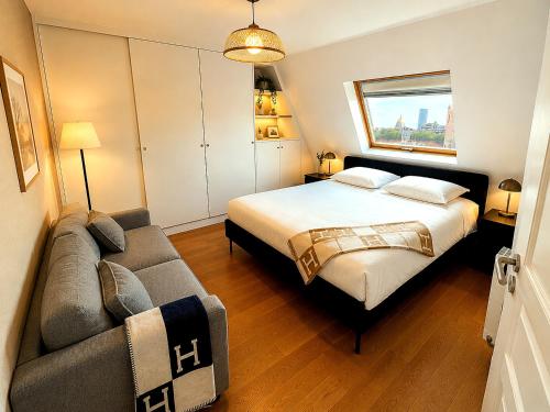 PLAZA GEORGE V - CHAMPS-ELYSEES - 190m2 - 4 Bedrooms - Air Conditioning