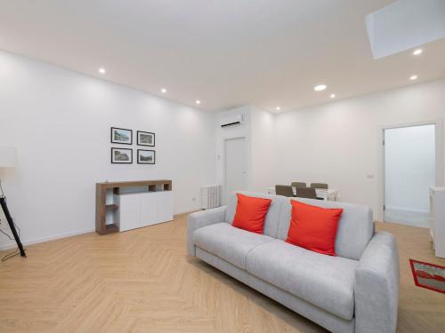 Xenia Milano - 2 room apt in Via Amadeo 14