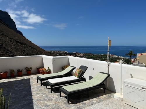 a group of chairs sitting on top of a balcony at Casa Mussa in Valle Gran Rey