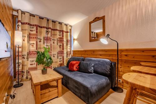 Direct Access Ski w Living Space