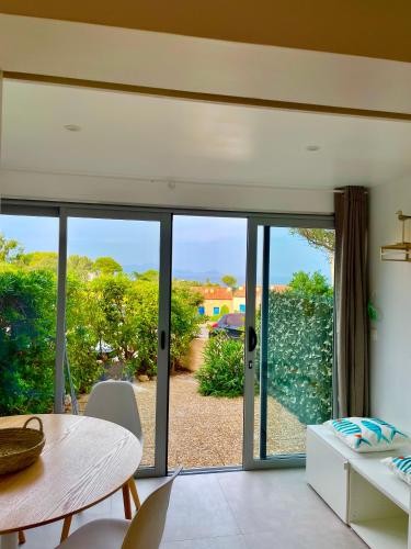 Magnifique appartement vue mer sur le Cap Dramont
