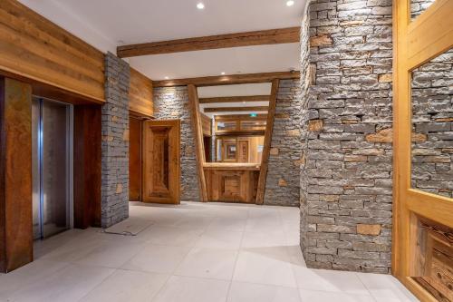 Serene Ski-In Out Mountain Escape