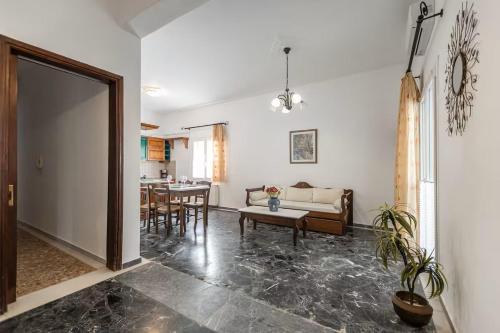 4 Min Walk To Beach Apartment