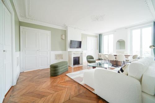 Elegant 4 BR apartment Spacious and decorated