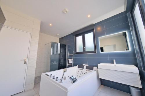 Reims City SPA - Jacuzzi - Sauna - Air conditioning