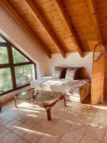 a bed and a bench in a room with windows at Ferienwohnung Kern in Goldkronach