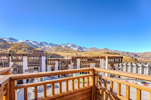Ski-In Out Apt w Mountain Views