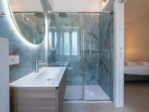 New Design Apartment with Balcony, Bocconi 10 min Walk, 4 Guests