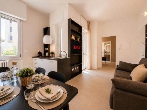 New Design Apartment with Balcony, Bocconi 10 min Walk, 4 Guests