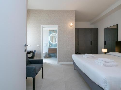 New Design Apartment with Balcony, Bocconi 10 min Walk, 4 Guests
