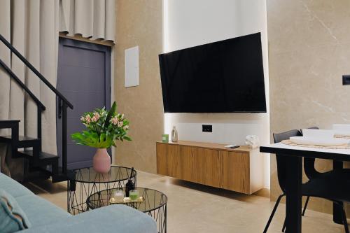 Elan Loft