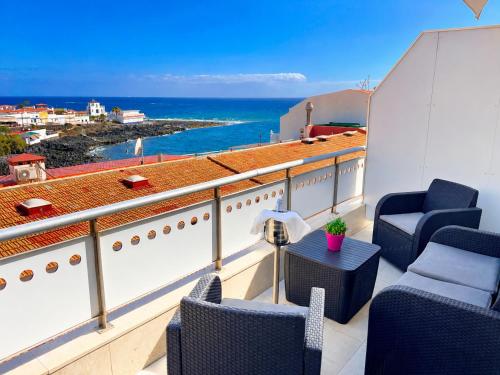 Ático con vistas al mar en el centro de La Caleta