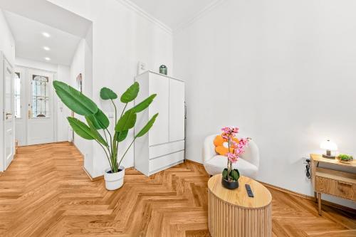 Modern studio, 14 minutes to the center, 2 people