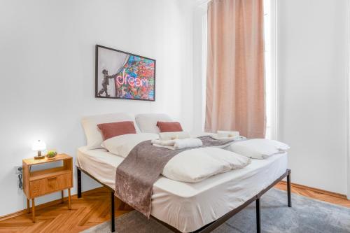 Modern studio, 14 minutes to the center, 2 people