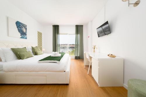 Expo - Double Rooms With AC and City Views