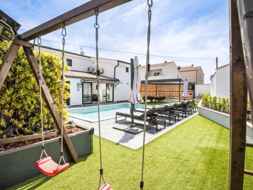 Holiday Home 4 SZ mit Bad en suite Pool und Sommerküche by Interhome