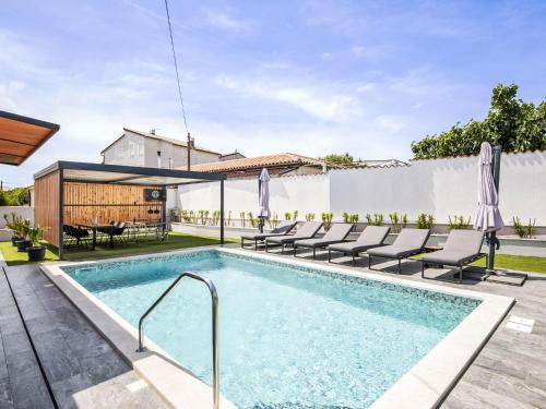 Holiday Home 4 SZ mit Bad en suite Pool und Sommerküche by Interhome