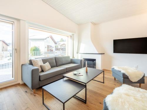 Apartment Majo 5-5 by Interhome