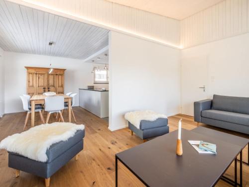 Apartment Majo 5-5 by Interhome
