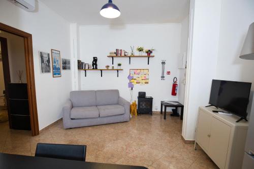 CineMaison - Near Metro - by Viva Domus