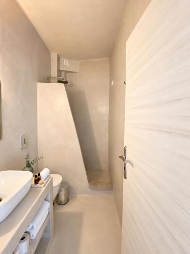 Center Spot Santorini