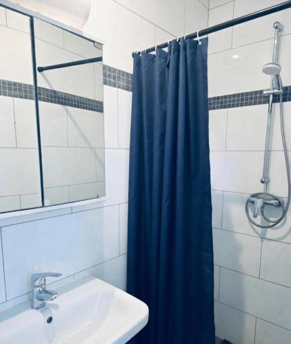 Budget-friendly Room 15 Min from Vienna