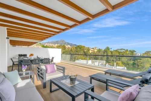 Marbella Lake - 3 Bedroom Luxury Apartment by Finest Rentals