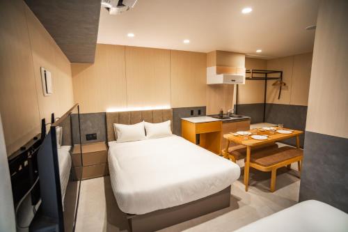 KABIN Shiro - Regale Collection