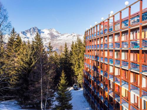 Studio rénové au centre, balcon, Wifi gratuit