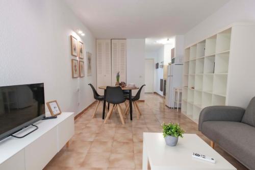 Los Cristianos Cozy Wild
