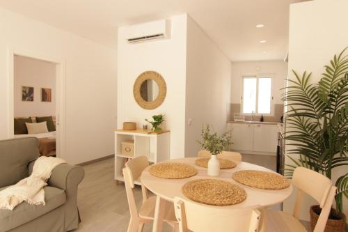 2-BDR Apartment & Terrace, Central Faro