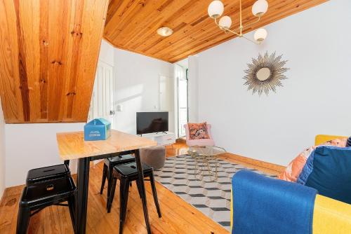 River View 1BDR Apt in Alfama close to tram