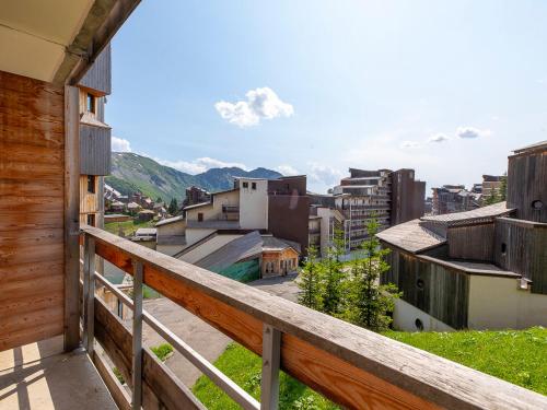 Charmant 2 pièces rénové, internet fibre, balcon, casier à ski, quartier paisible