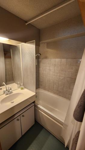 Central 2 bedroom Apartment With Outdoor Space