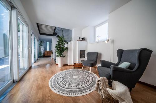 a living room with two chairs and a rug at Apartment Das Goldgassl in Appiano sulla Strada del Vino