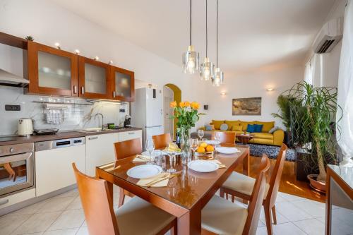 White House Luxury Suite - Split Center, Near Beach & Parking